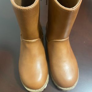 Girls tan patent boots